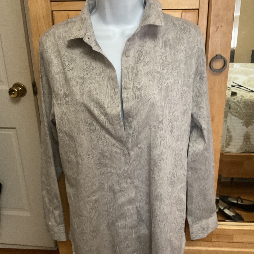 Animal skin look shirt